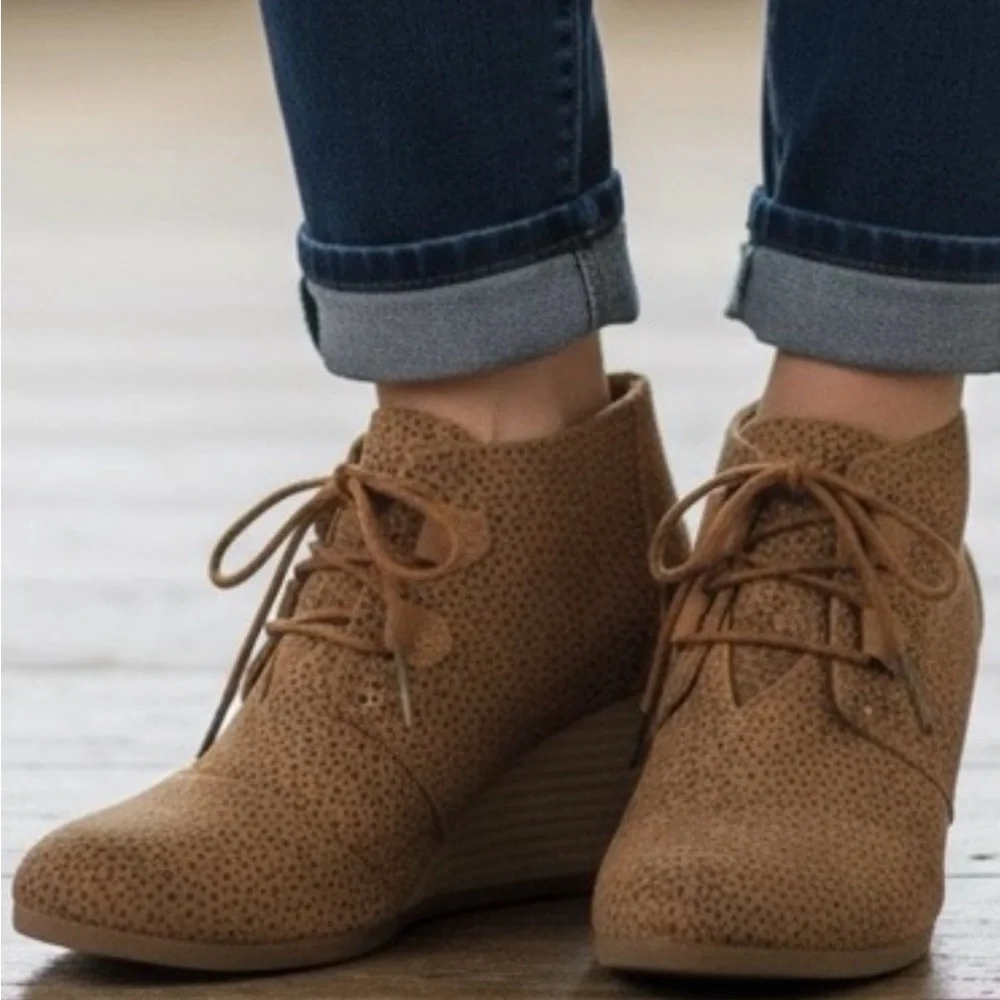 TOMS Women’s Kala Suede Leopard Cheetah  Lace-Up Wedge Ankle Boots